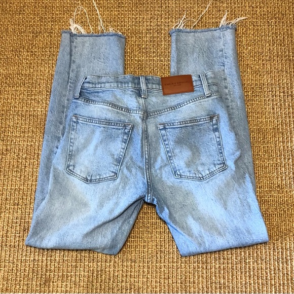 Lucky Brand Zoe High Rise Straight Leg Distressed Blue Jeans in Size 0/25 - Picture 7 of 8